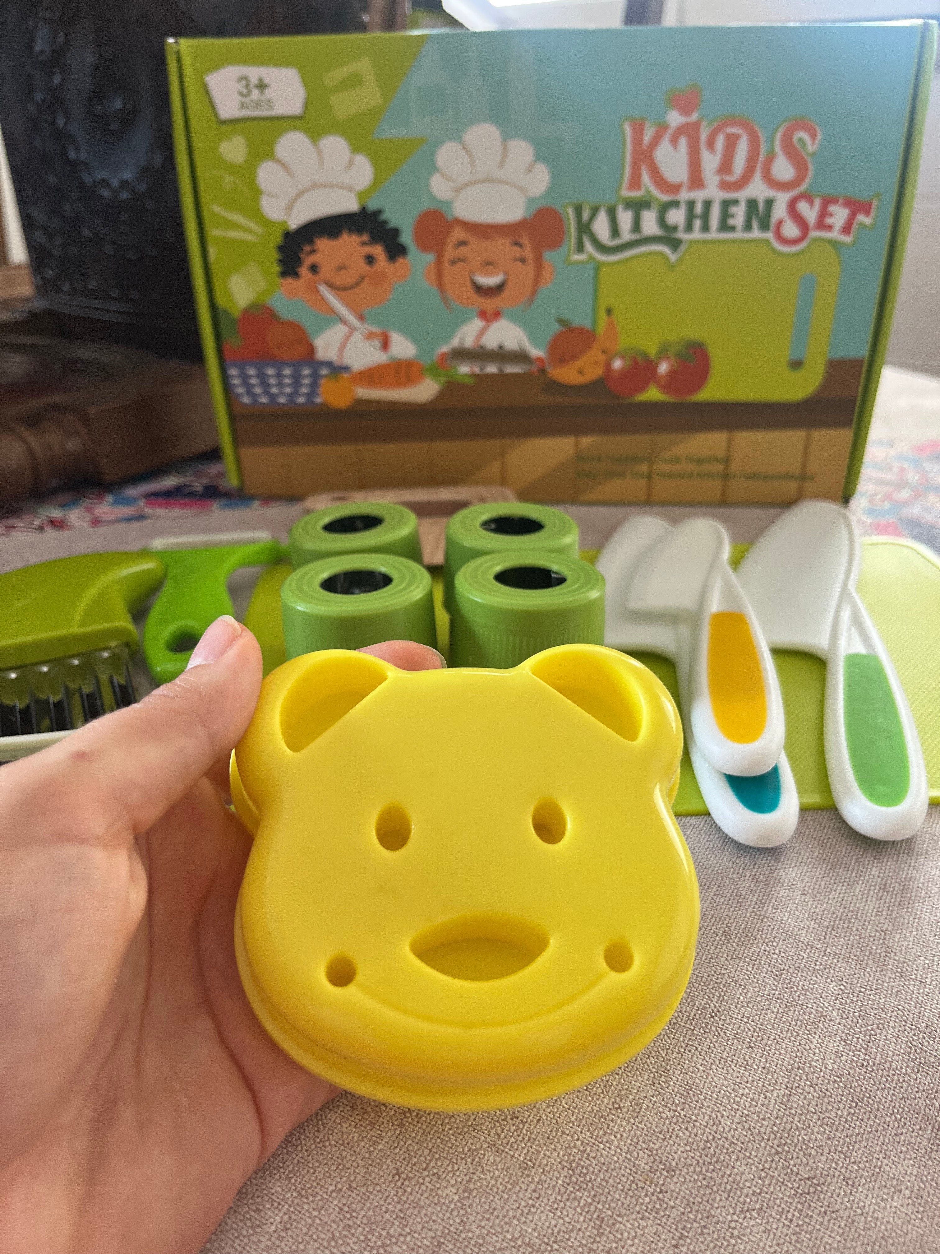 Little Chef Montessori: Real Cooking Fun for Tiny Hands