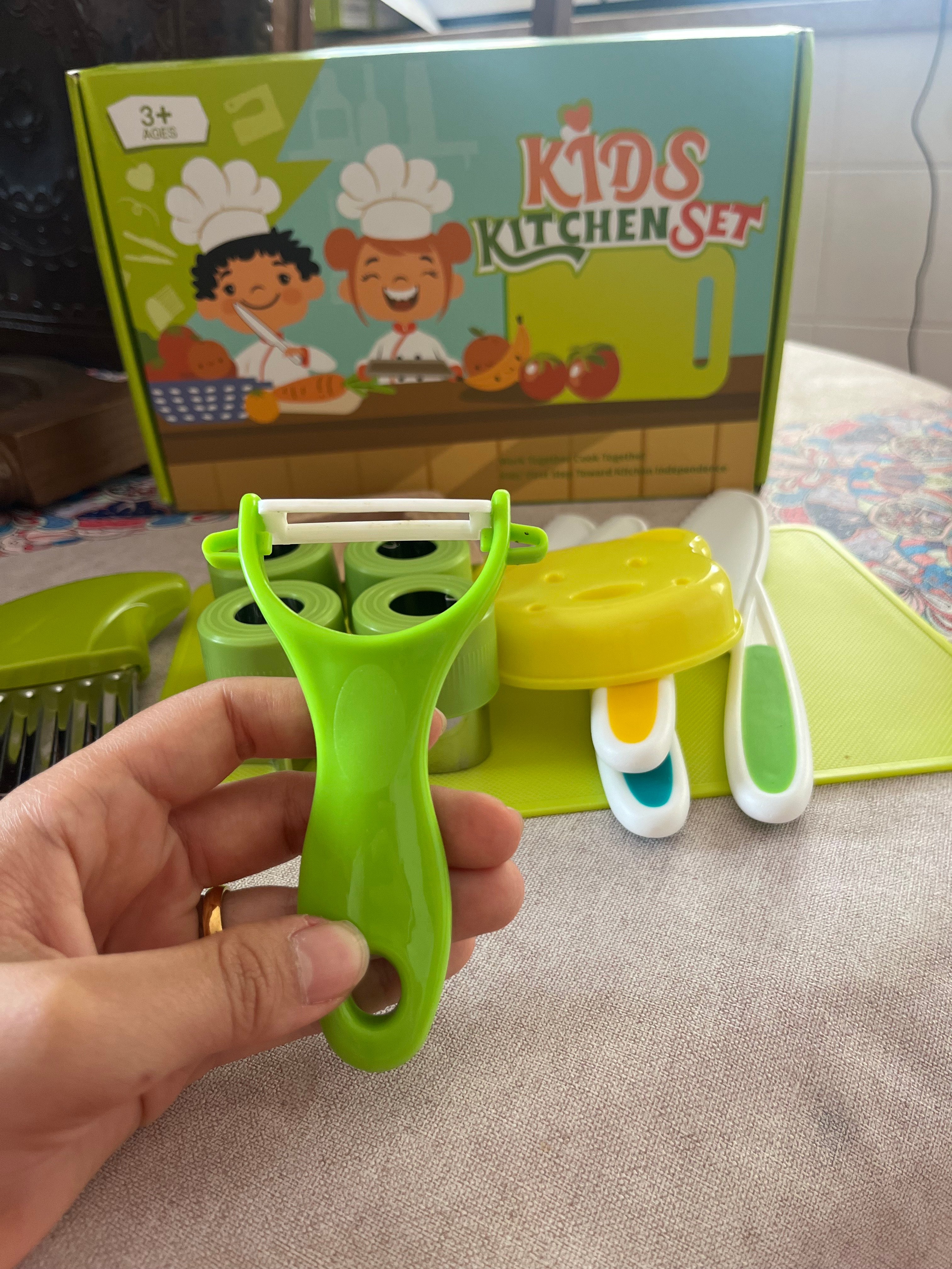 Little Chef Montessori: Real Cooking Fun for Tiny Hands